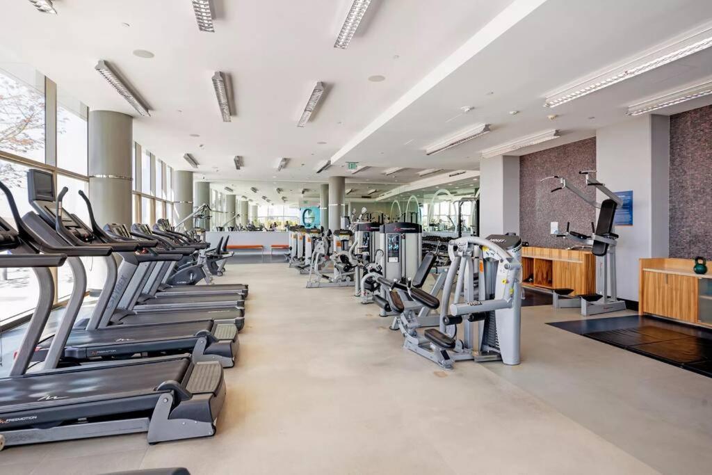 Apartment Lovely Upscale High Rise Private Parking & Pool Los Angeles