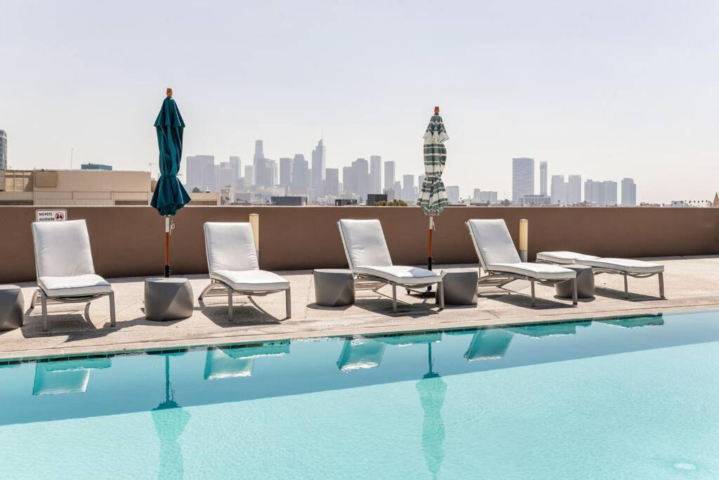 Apartment Lovely Upscale High Rise Private Parking & Pool
