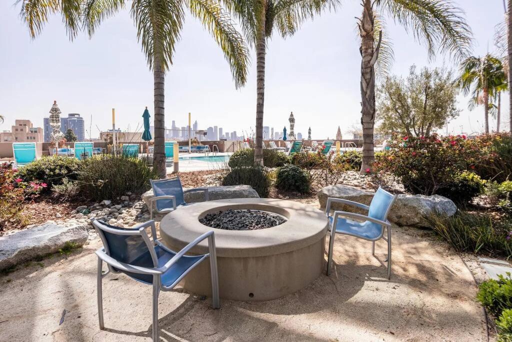 Lovely Upscale High Rise Private Parking & Pool Apartment