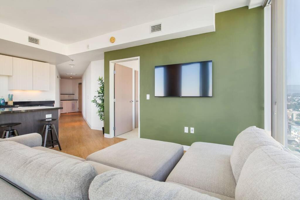 Apartment Lovely Upscale High Rise Private Parking & Pool