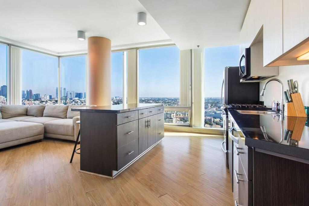 Apartment Lovely Upscale High Rise Private Parking & Pool Los Angeles
